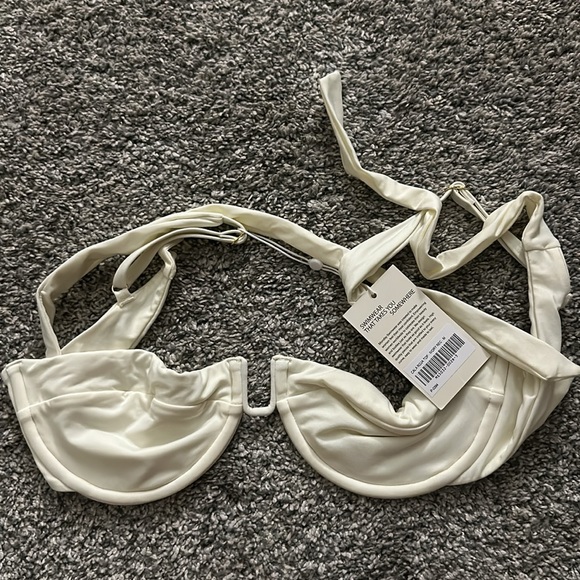 COPY - Monday Swimwear Cala Roja top - Picture 4 of 8